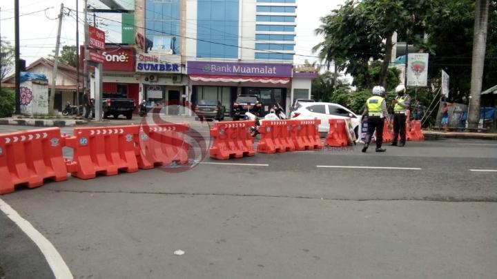 Bandel! Penyekatan di Jalan Raden Intan Dijebol Pengendara